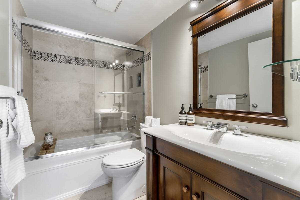 393 King St E, #303