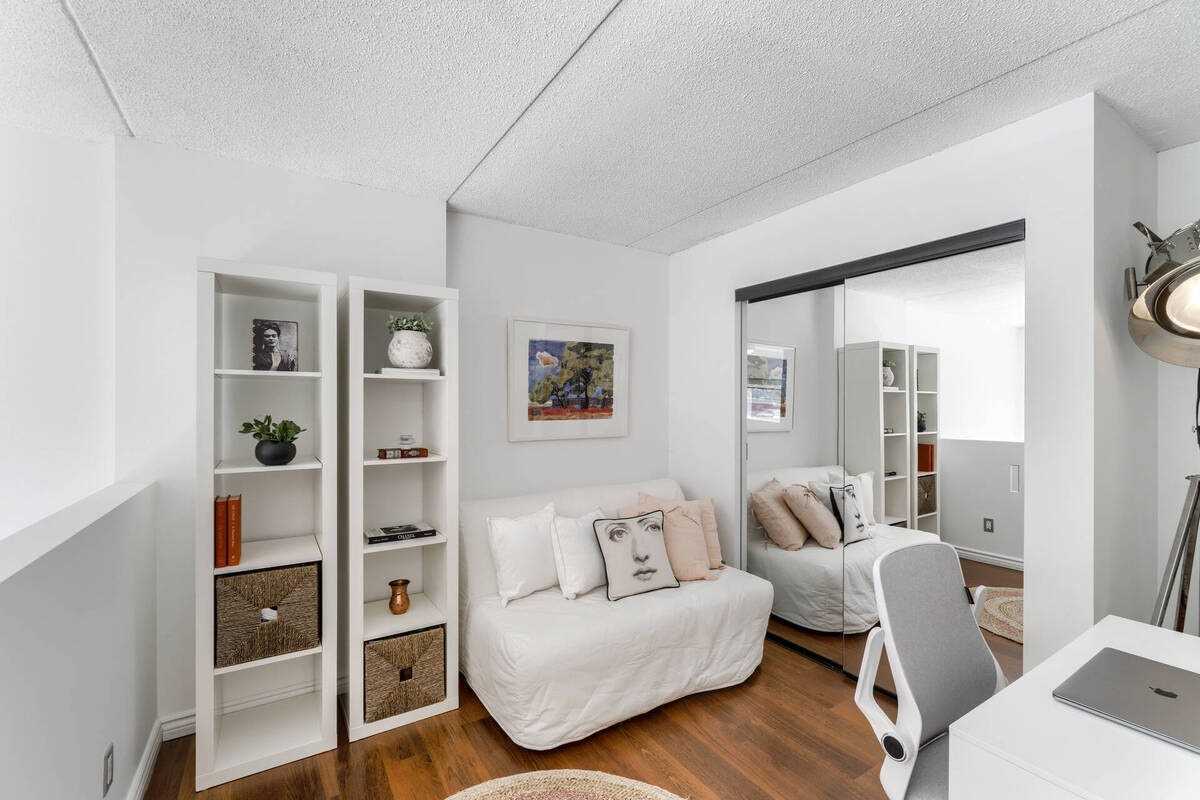 393 King St E, #303