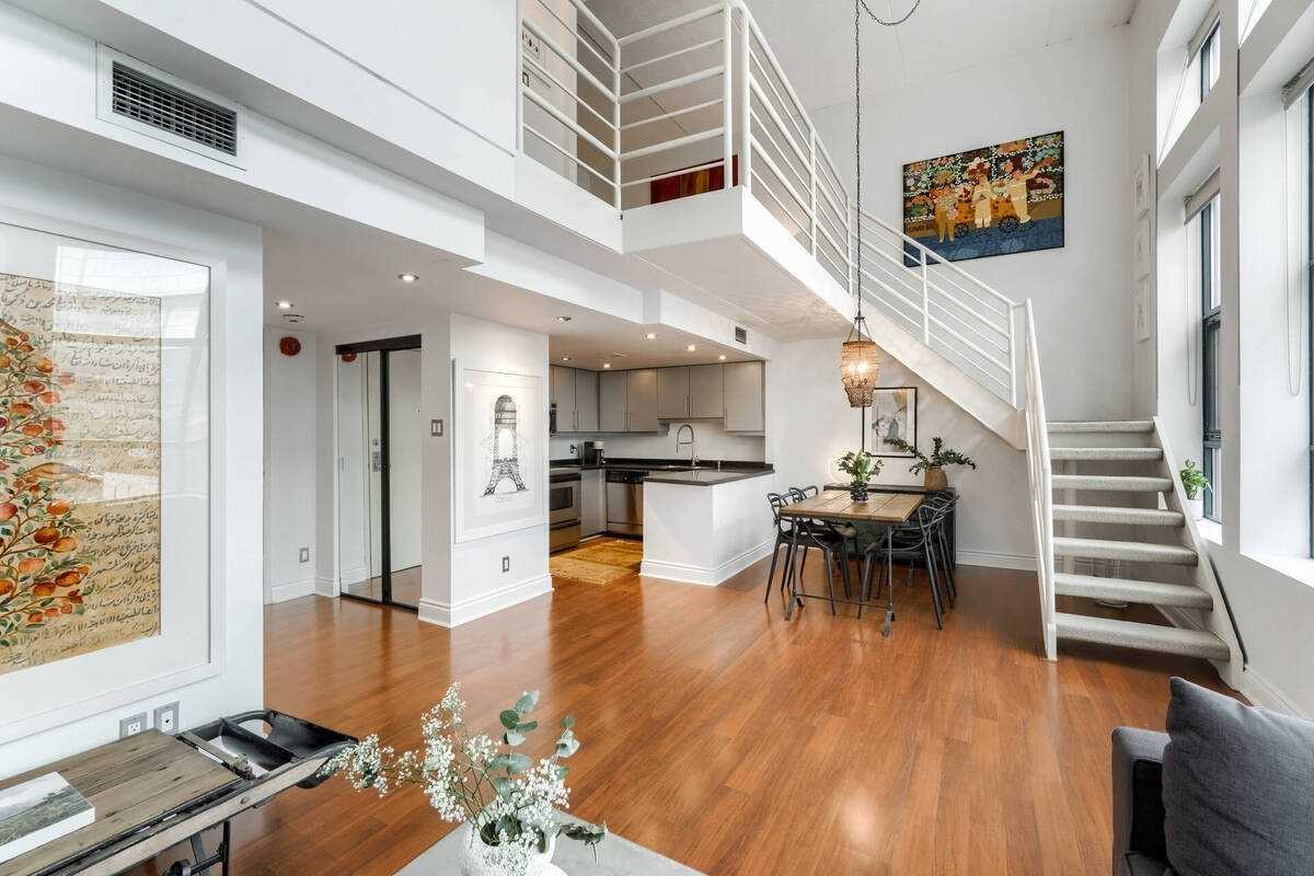 393 King St E, #303