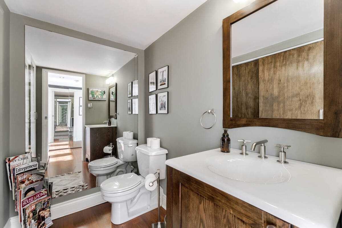 393 King St E, #303