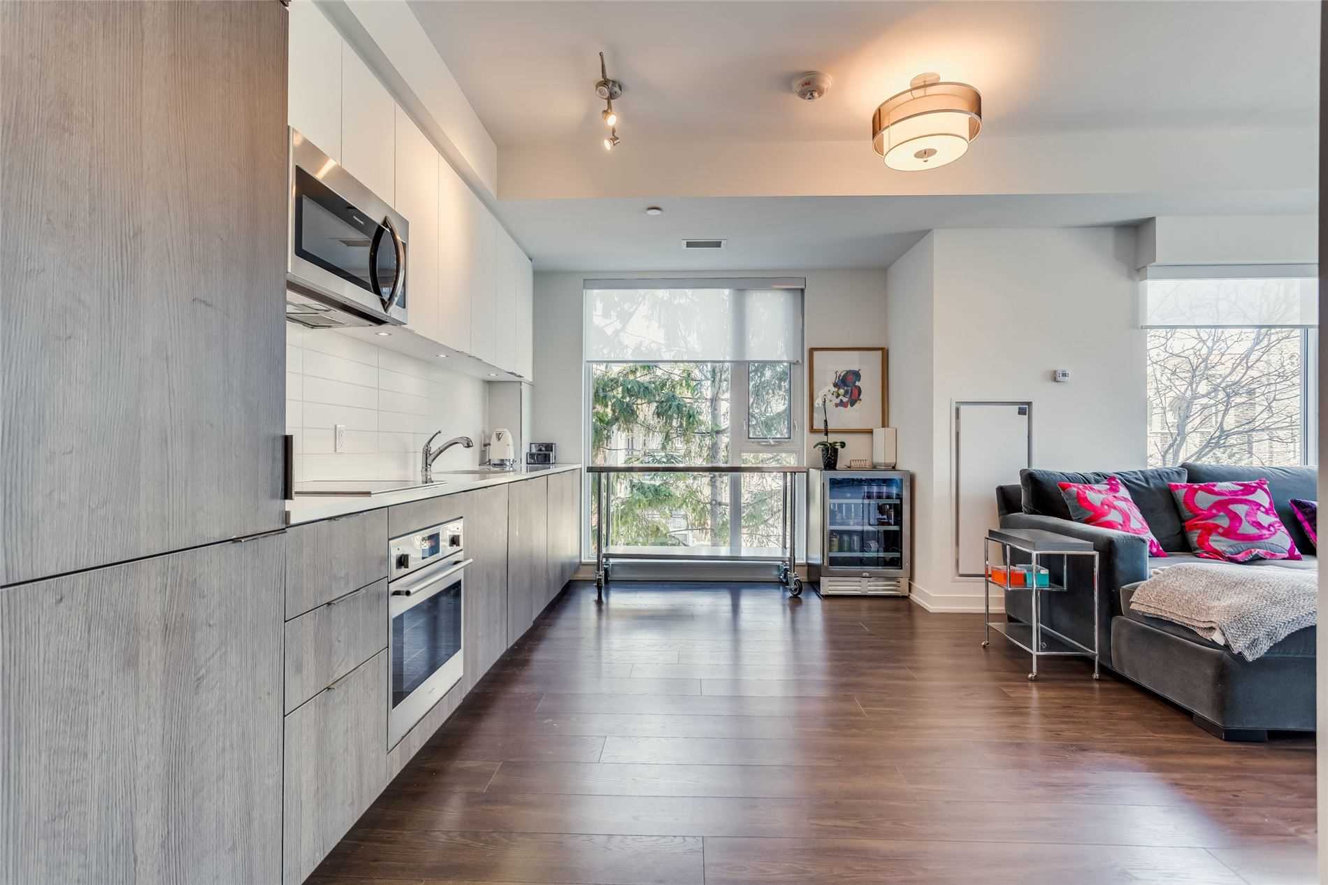 223 St Clair Ave W, #406