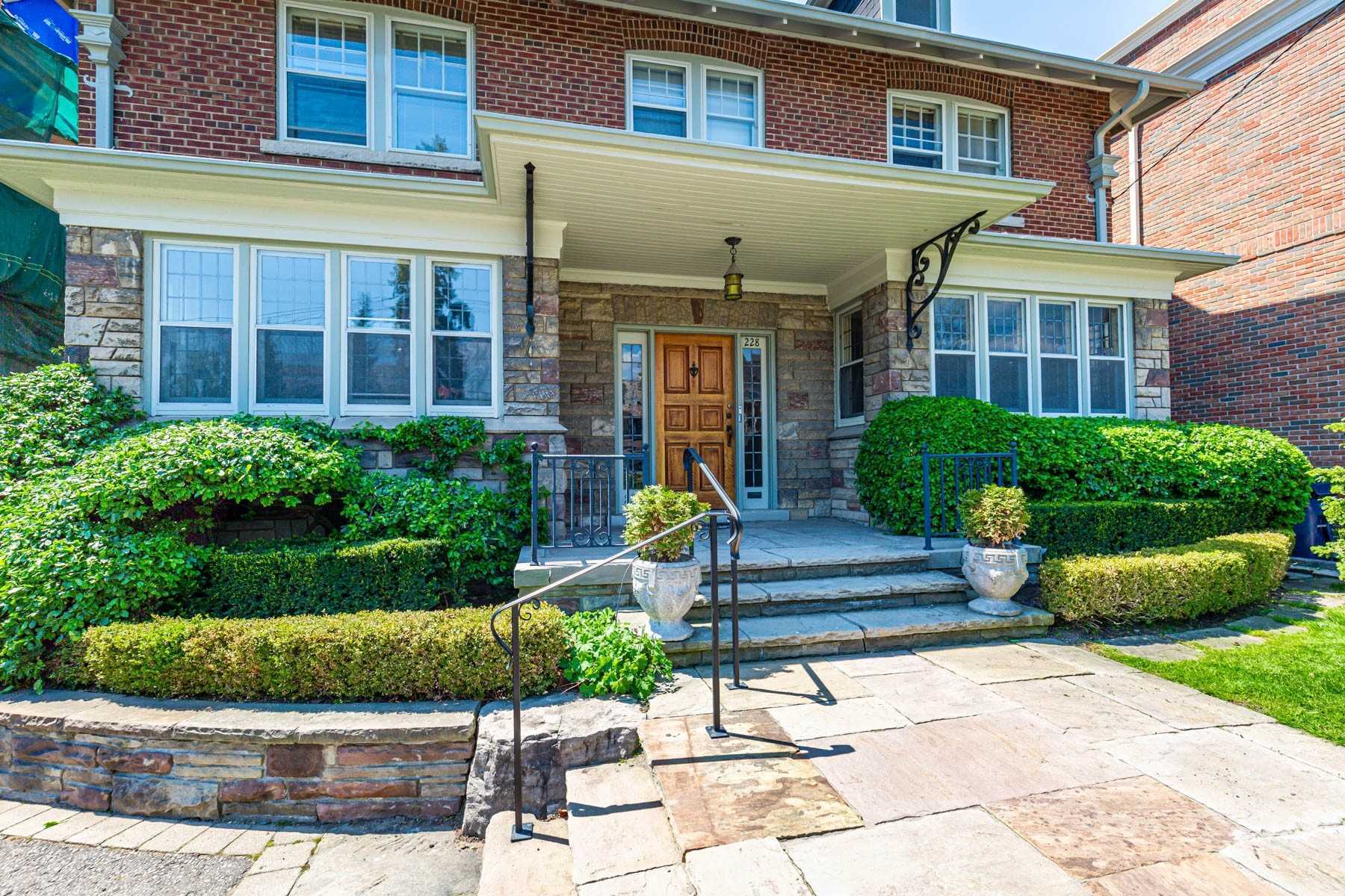 228 Dunvegan Rd