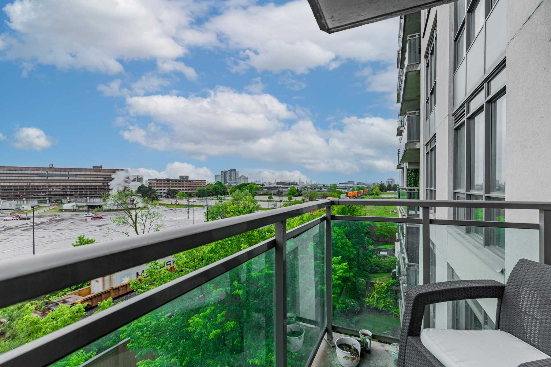 120 Dallimore Circ, #519
