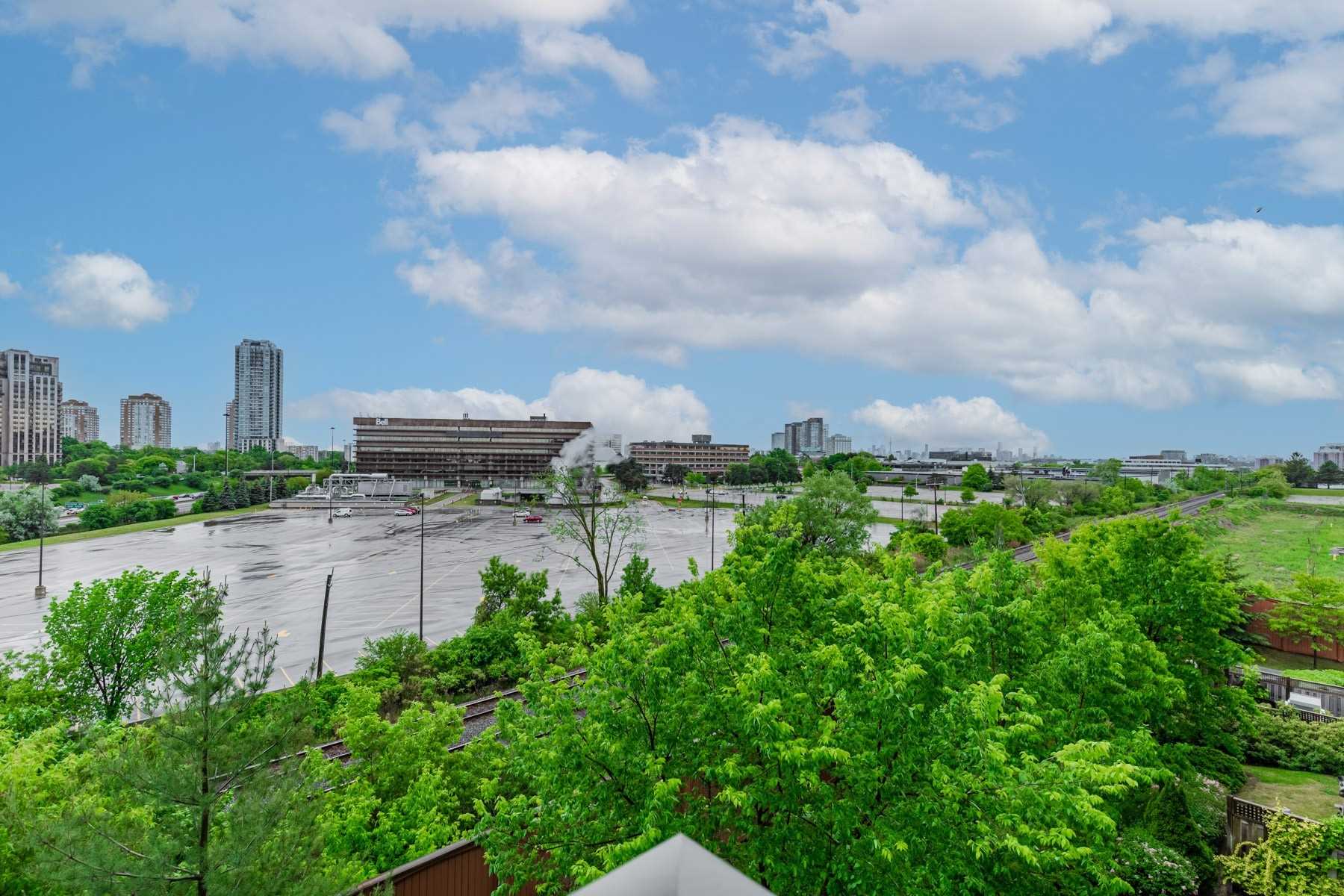 120 Dallimore Circ, #519