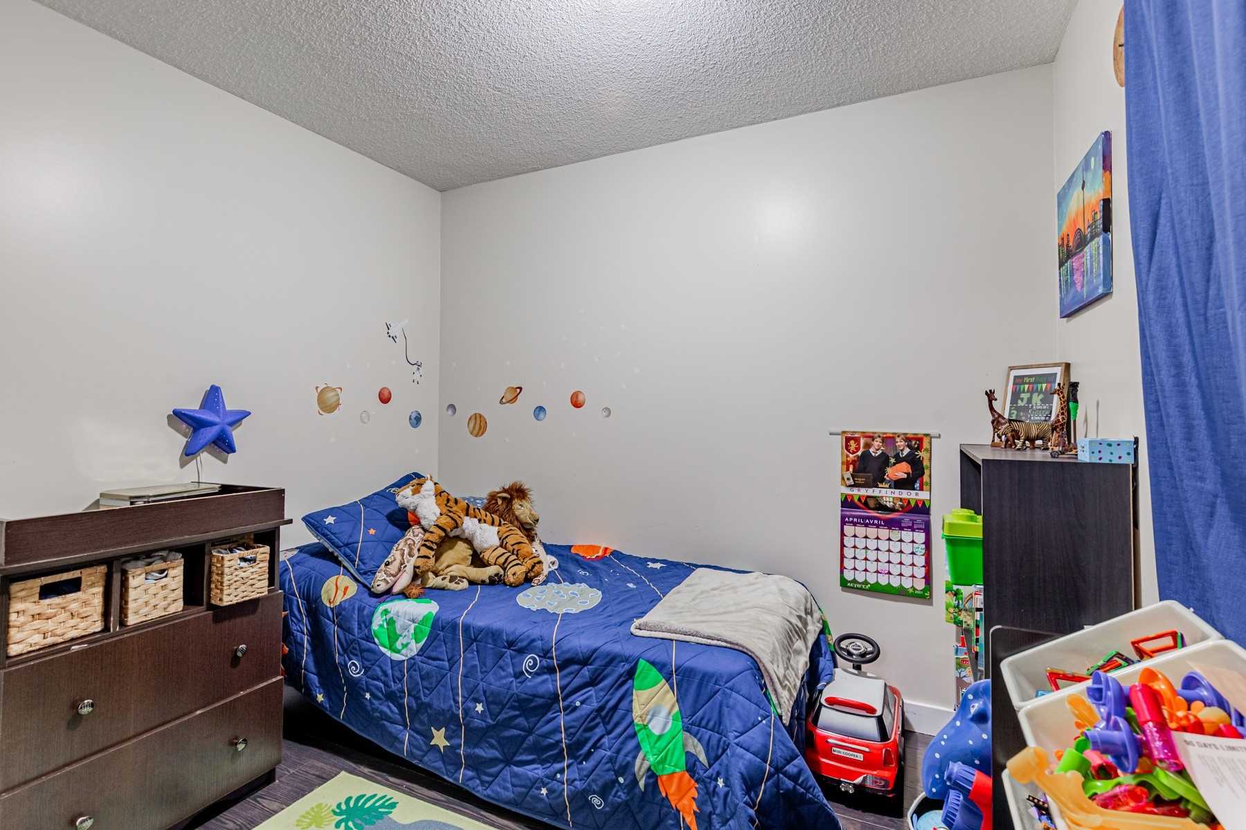 120 Dallimore Circ, #519