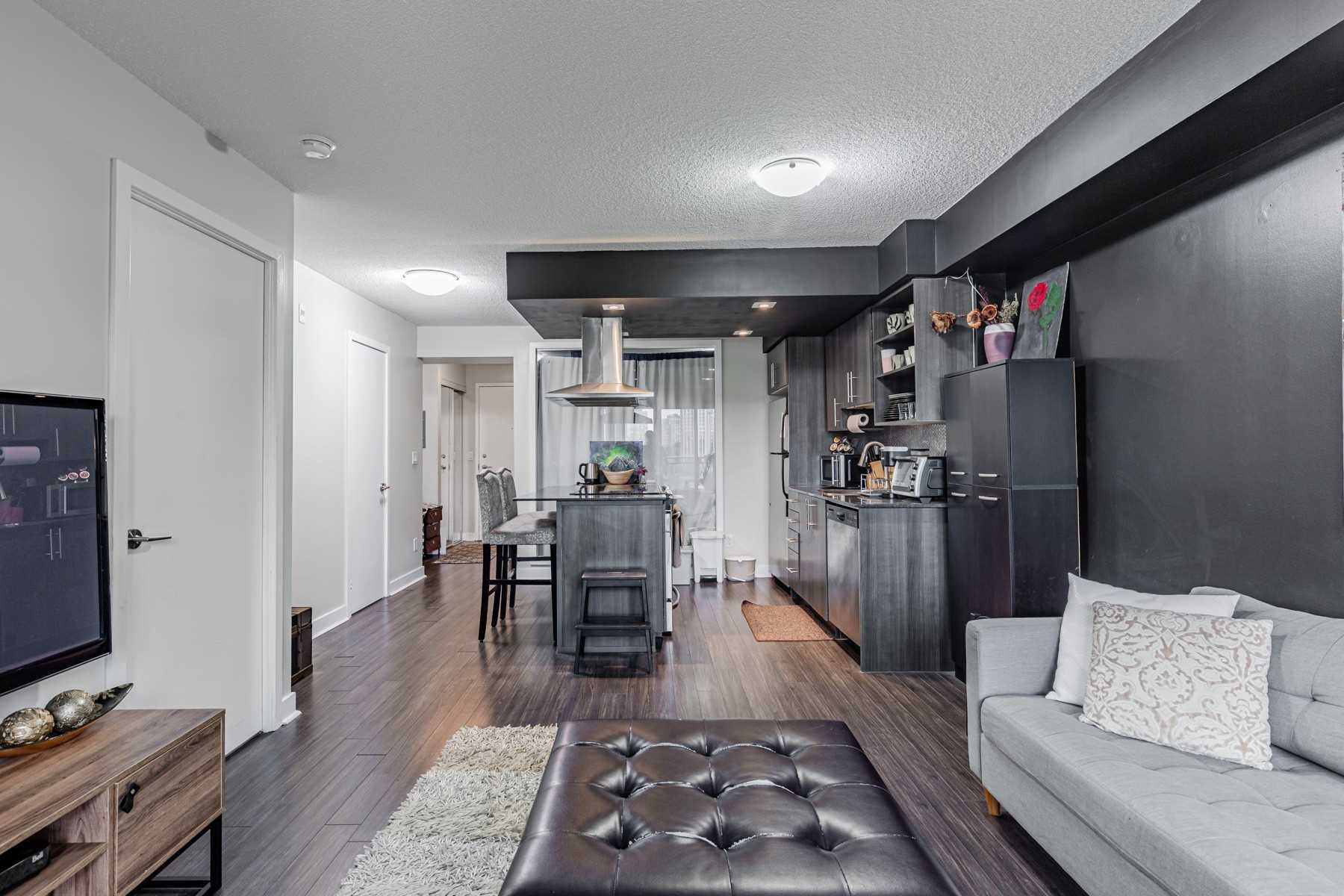 120 Dallimore Circ, #519