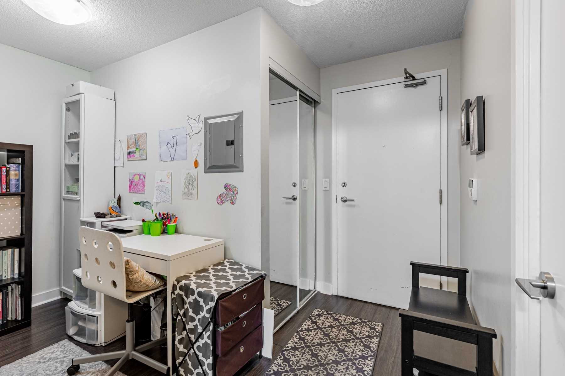 120 Dallimore Circ, #519