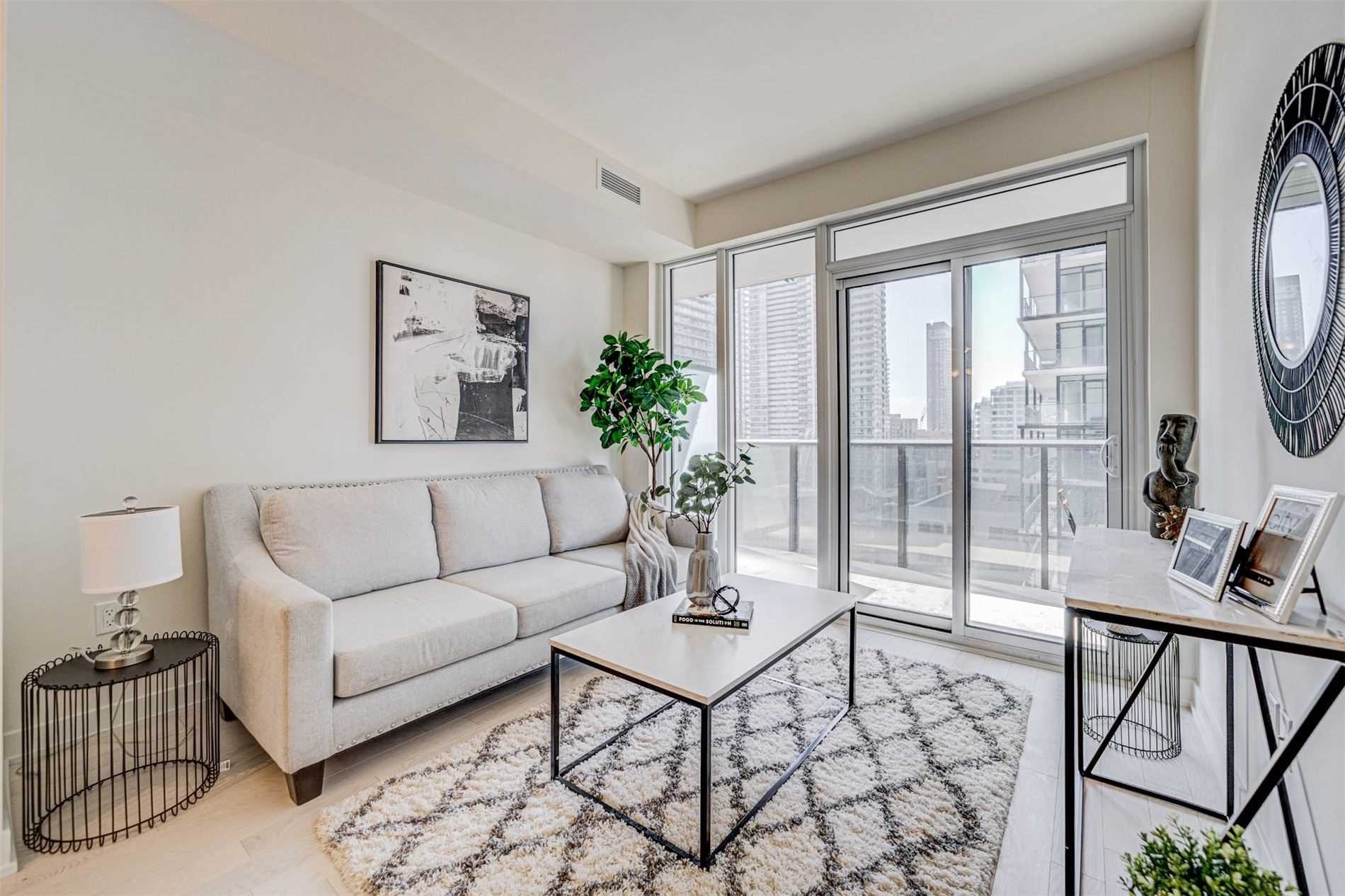 330 Richmond St W, #1702