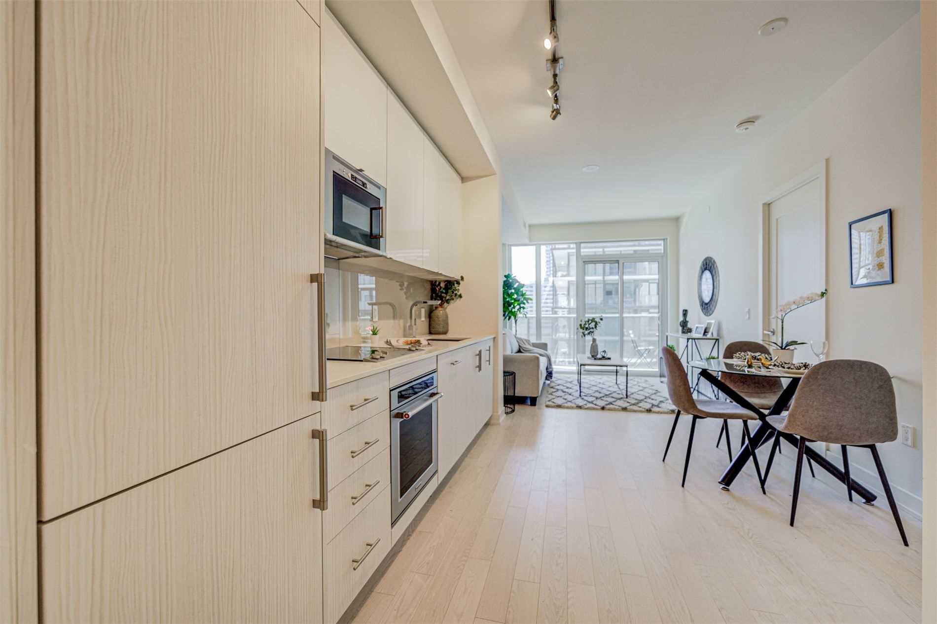 330 Richmond St W, #1702