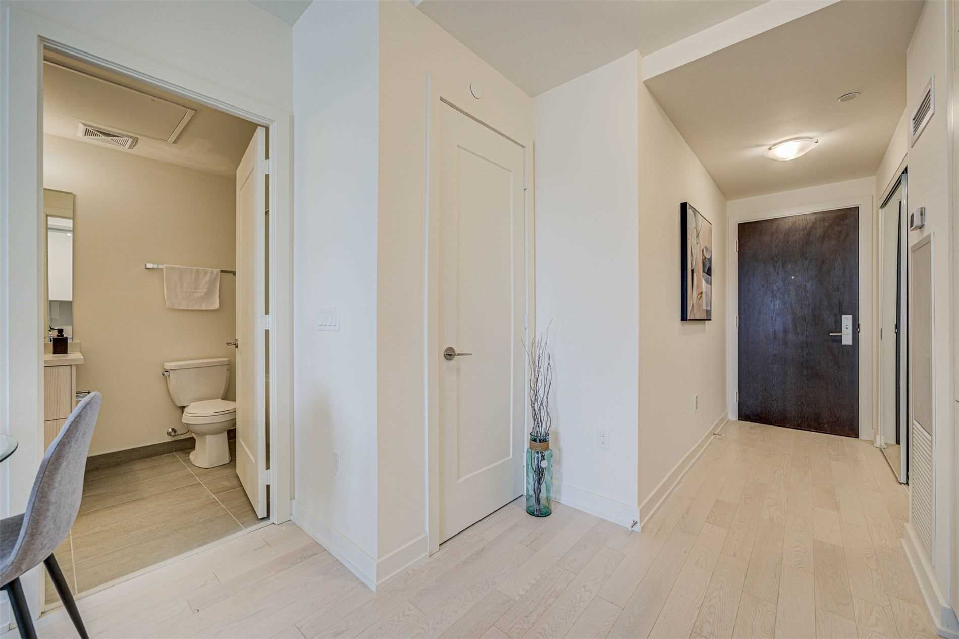 330 Richmond St W, #1702