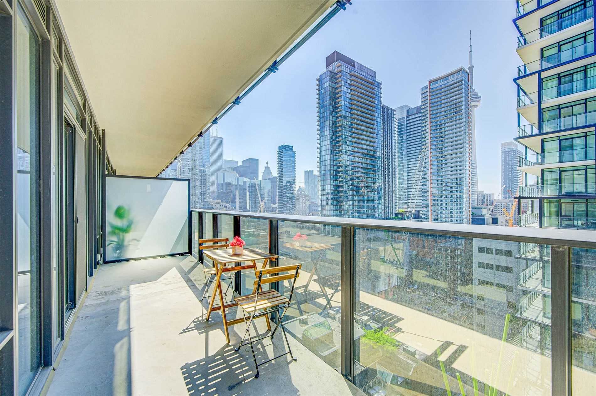 330 Richmond St W, #1702