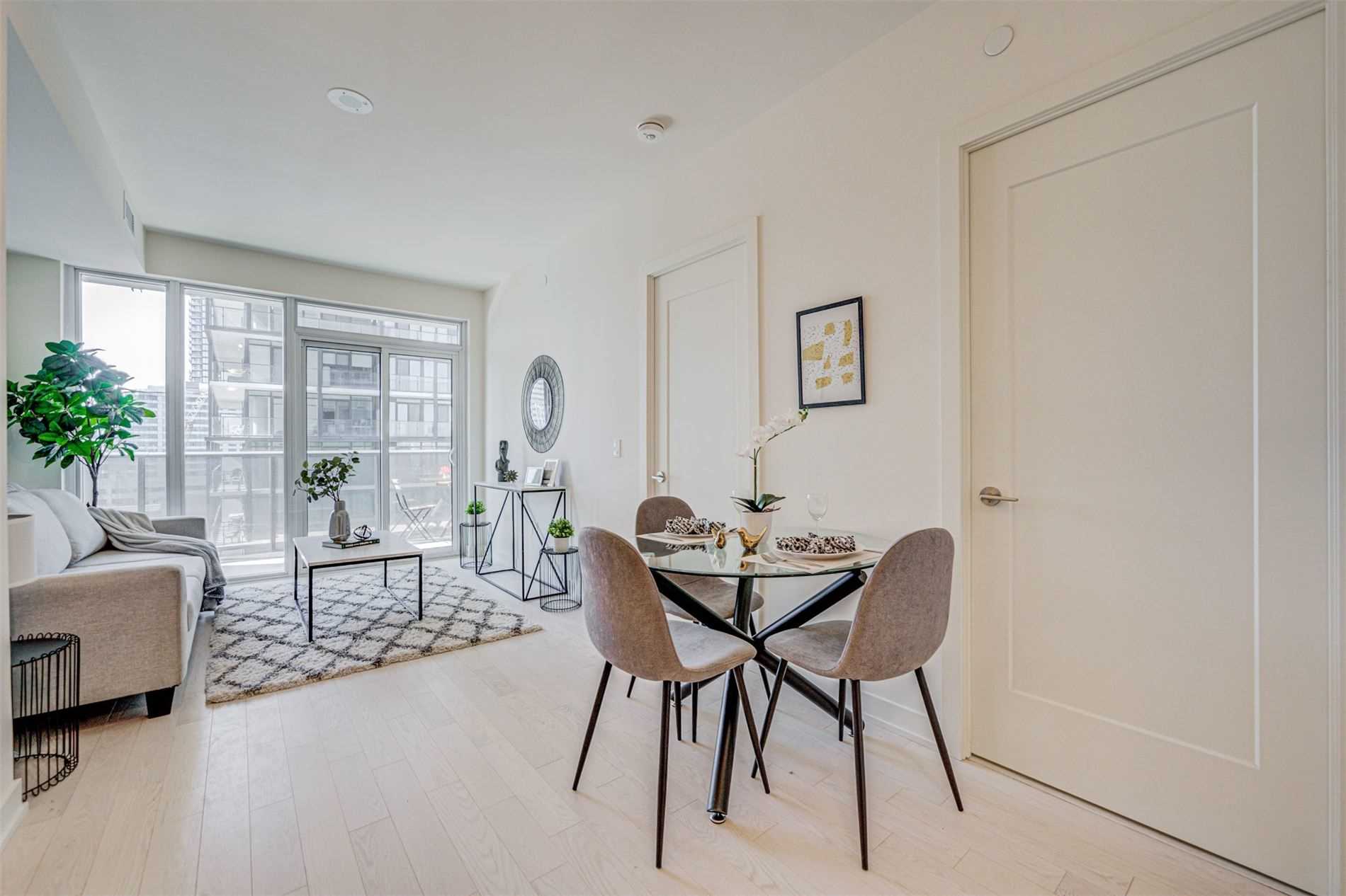 330 Richmond St W, #1702