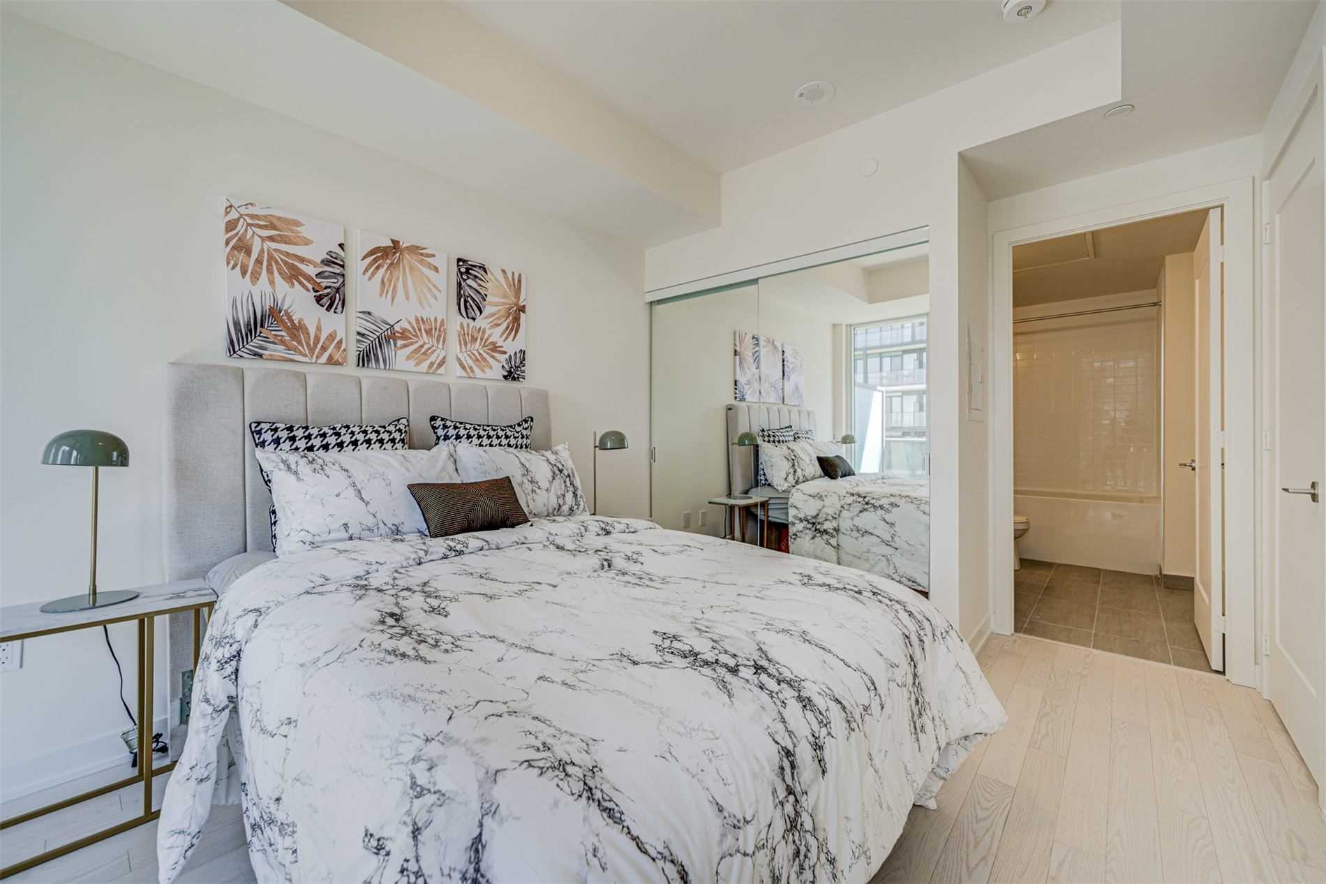 330 Richmond St W, #1702