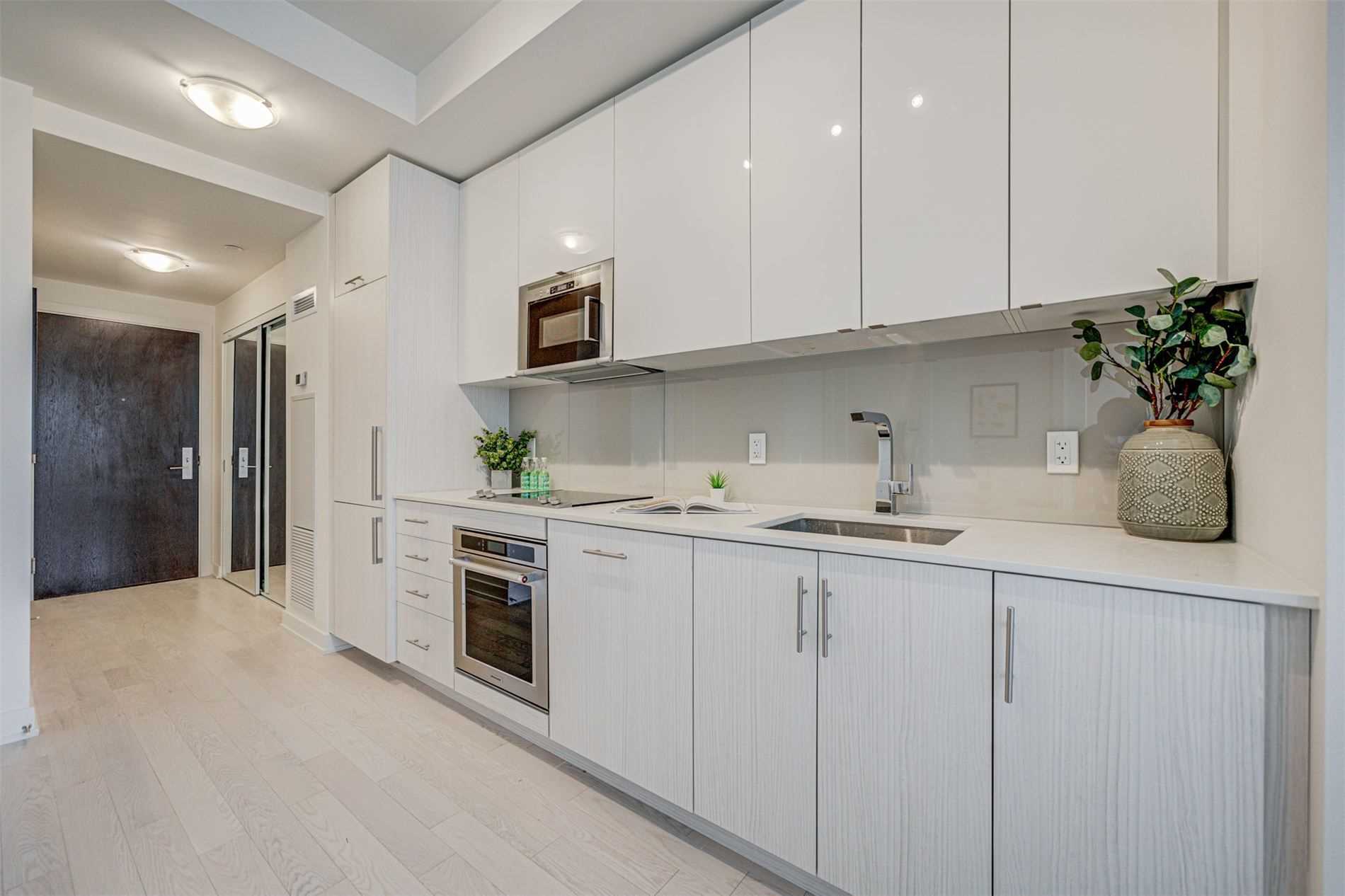 330 Richmond St W, #1702