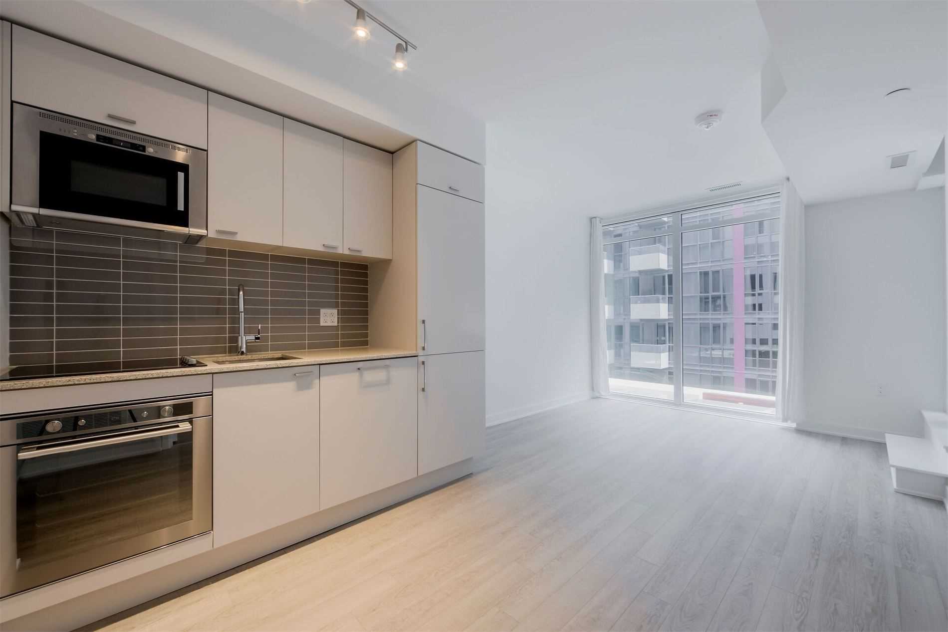 576 Front St W, #326