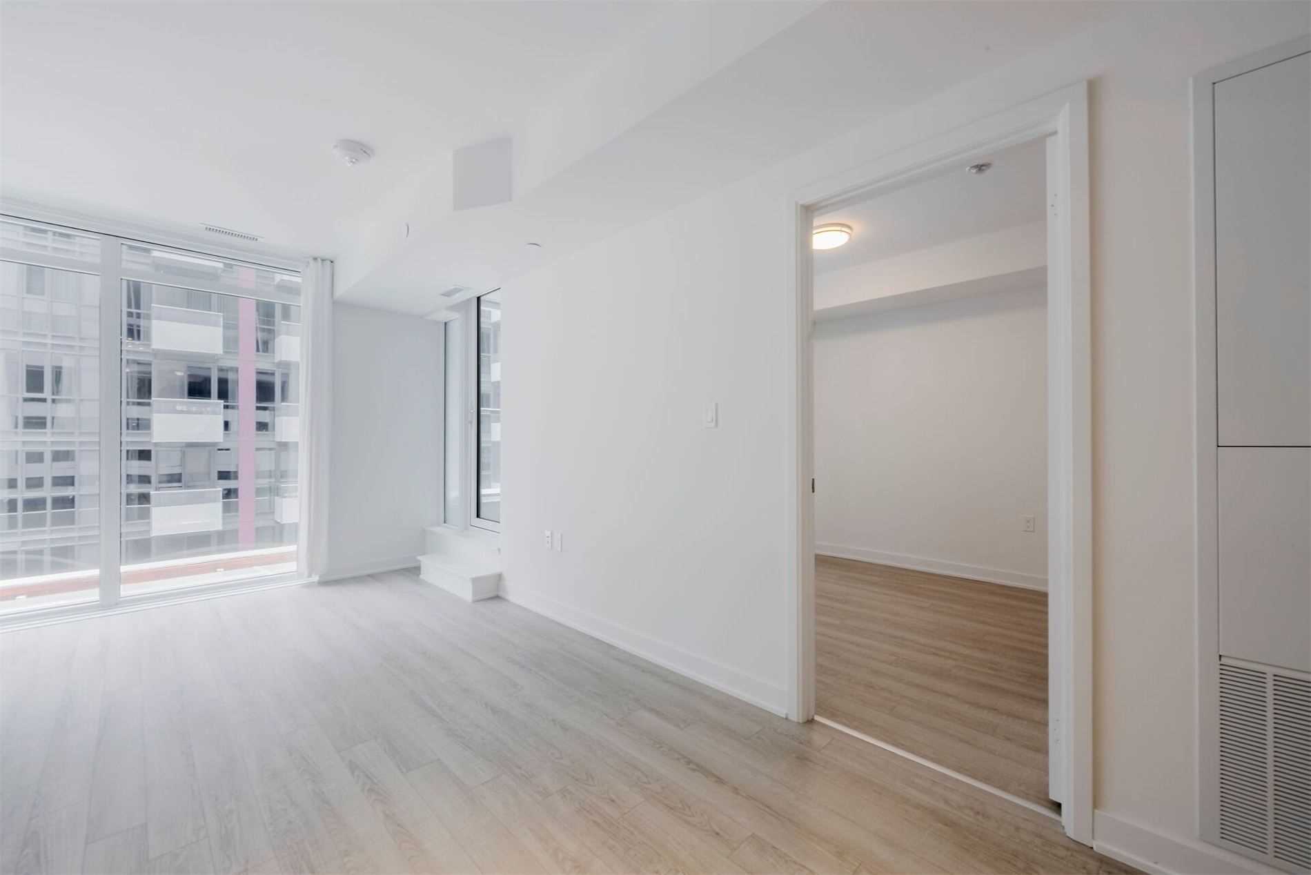 576 Front St W, #326