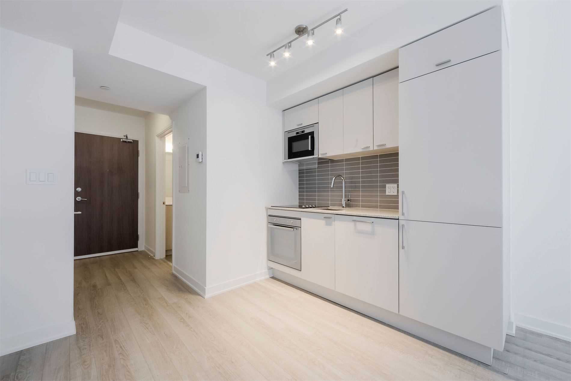 576 Front St W, #326