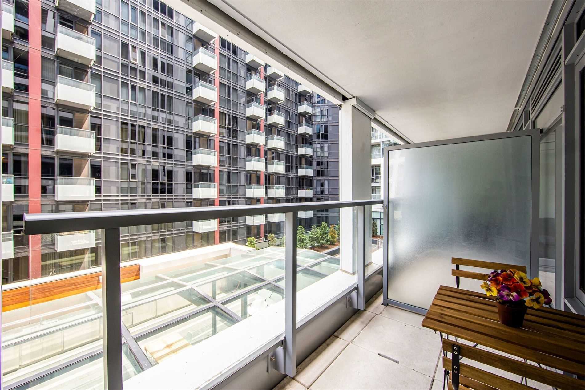 576 Front St W, #326