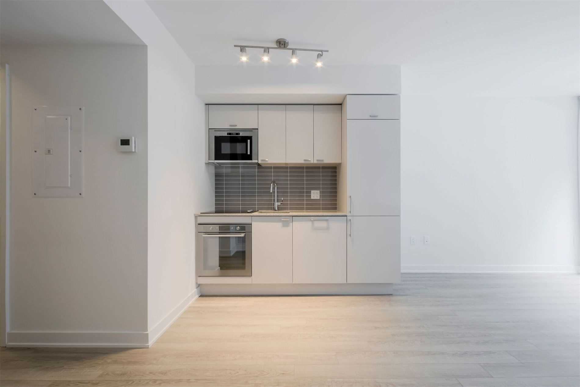576 Front St W, #326