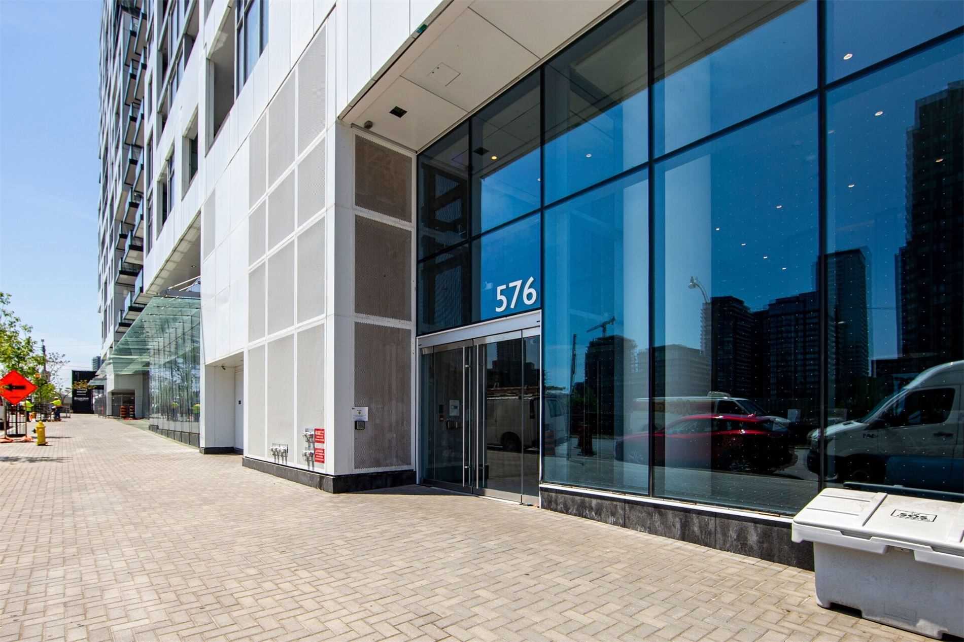 576 Front St W, #326