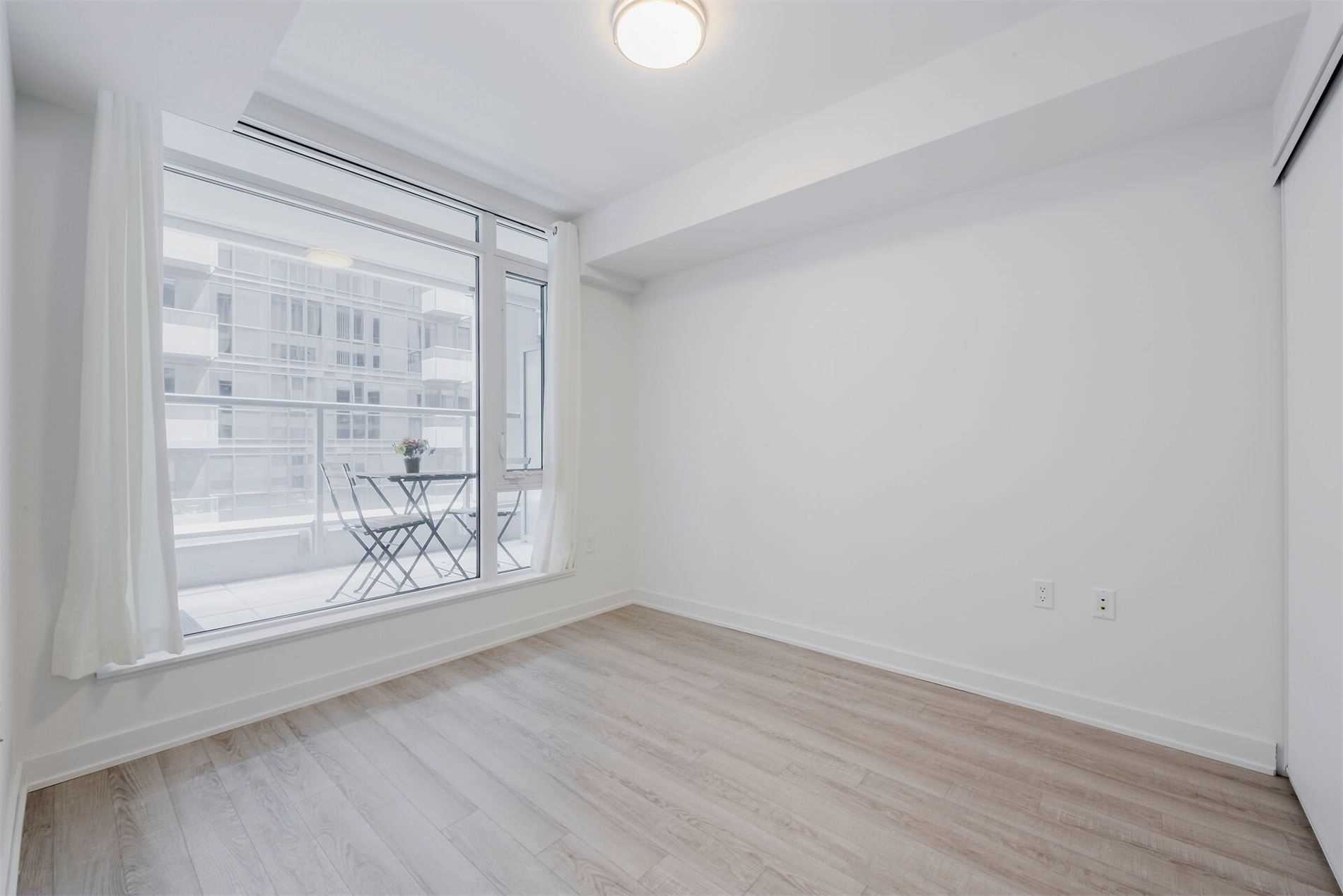 576 Front St W, #326
