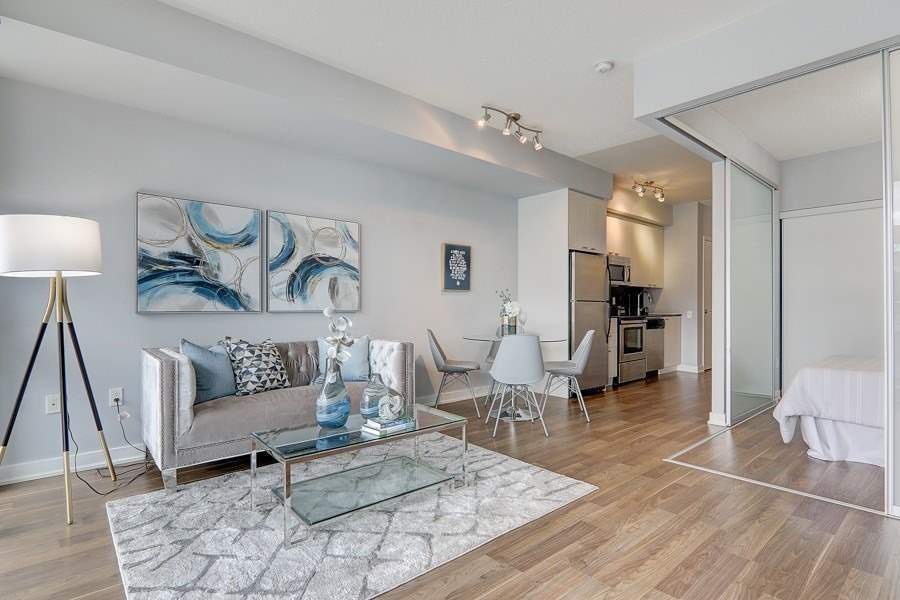 775 King St W, #906