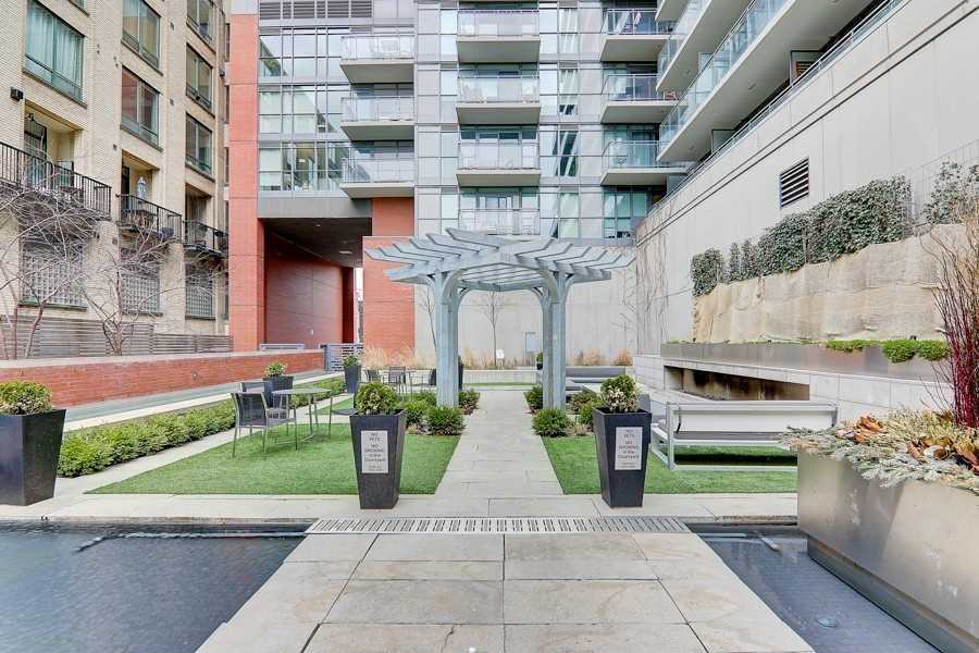 775 King St W, #906