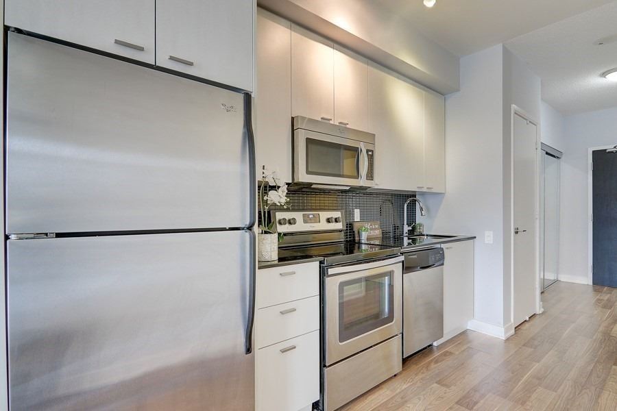 775 King St W, #906