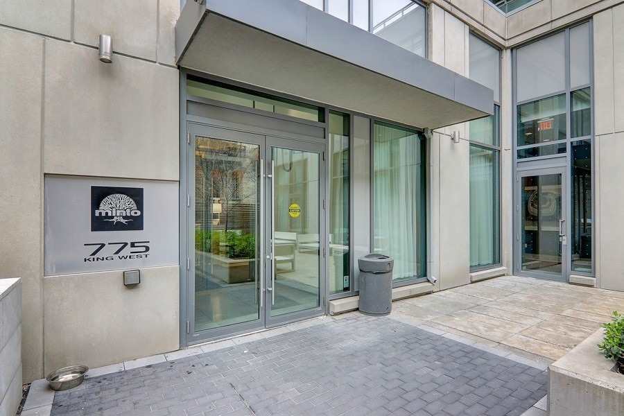 775 King St W, #906