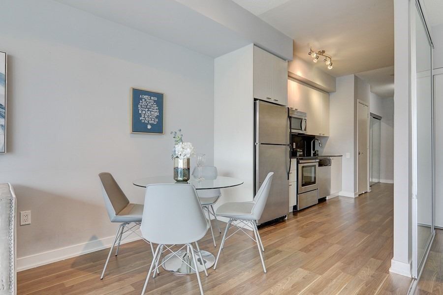 775 King St W, #906