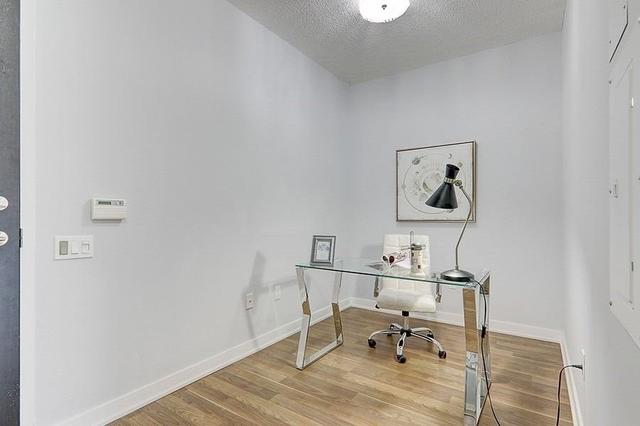775 King St W, #906