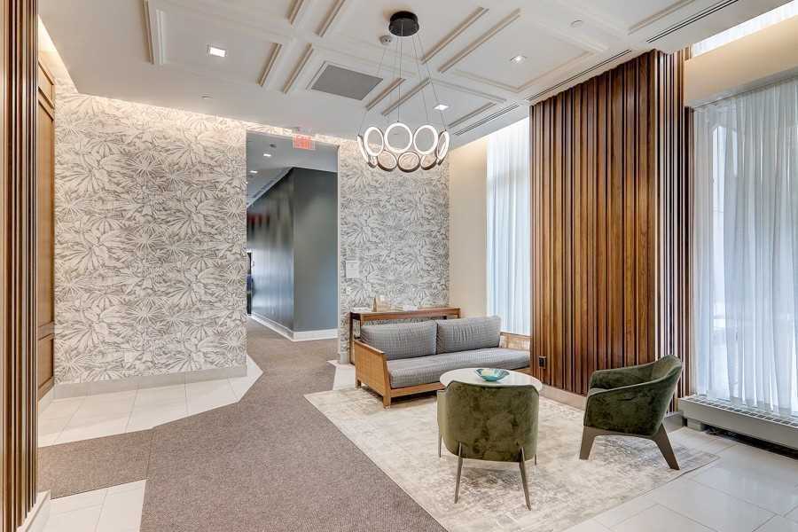 775 King St W, #906
