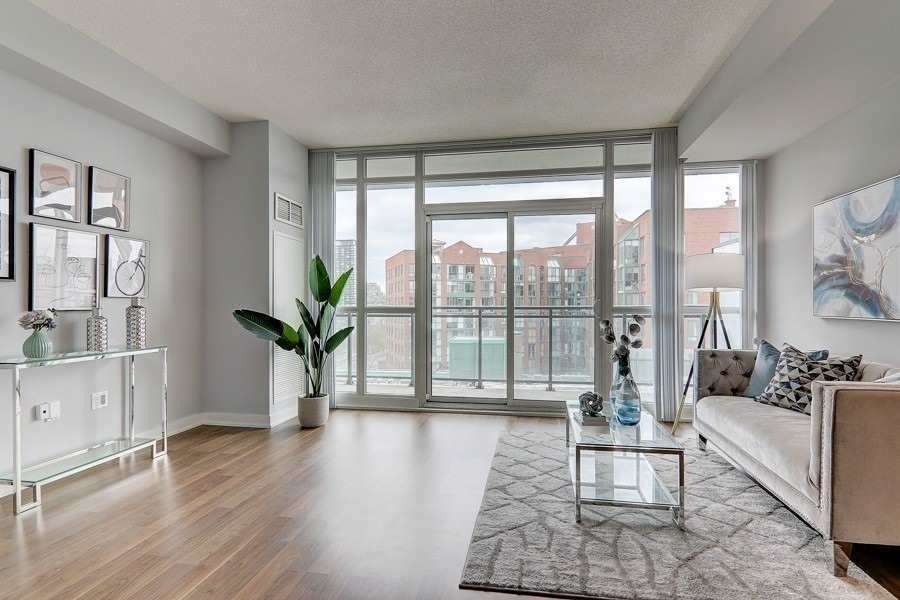 775 King St W, #906