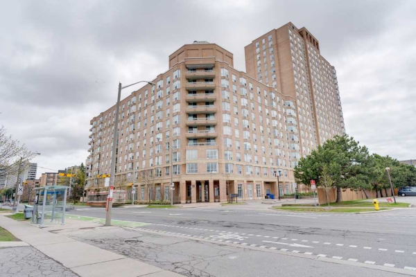 11 Thorncliffe Park Dr 11 Thorncliffe Park Dr