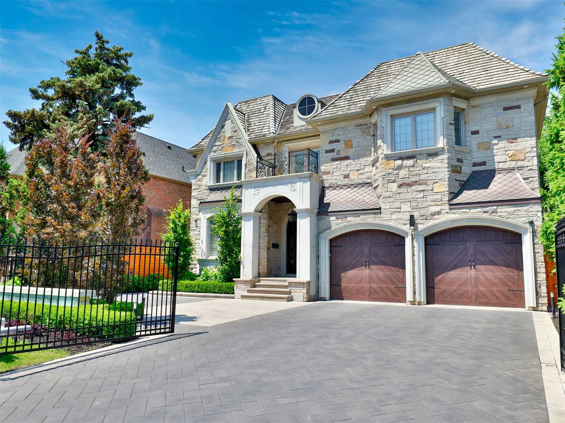 142 Upper Canada Dr
