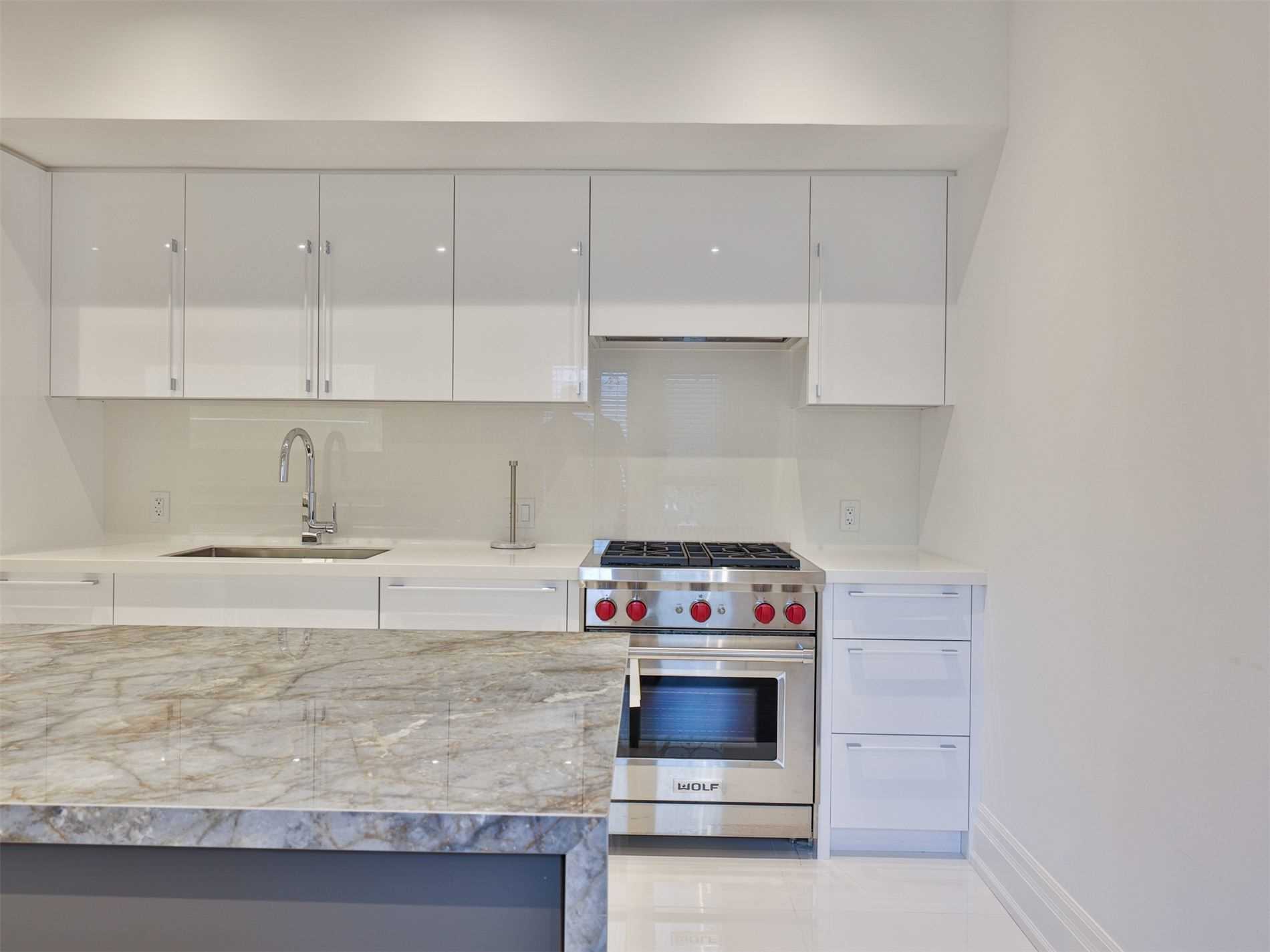 142 Upper Canada Dr