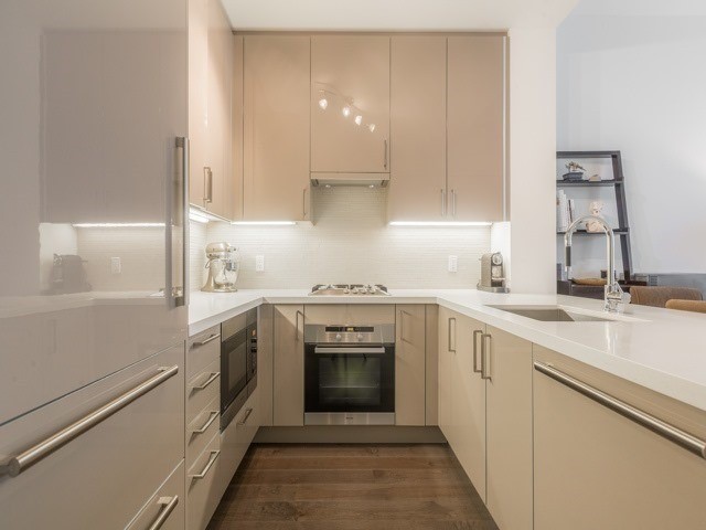 39 Queens Quay E #807