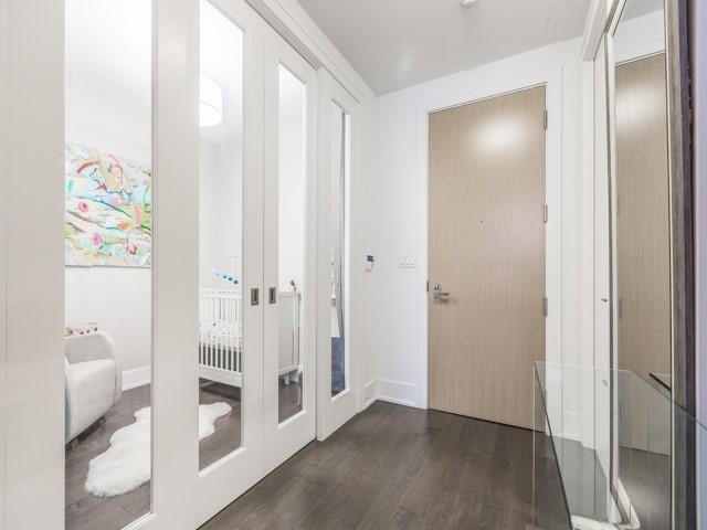 39 Queens Quay E #807