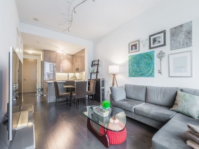 39 Queens Quay E #807