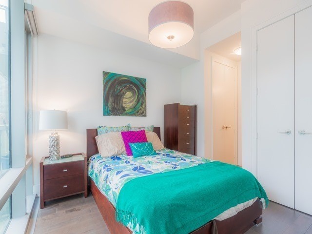 39 Queens Quay E #807