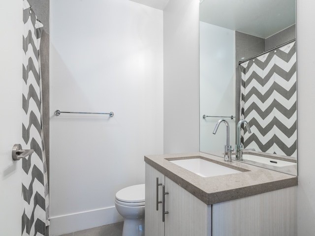 39 Queens Quay E #807