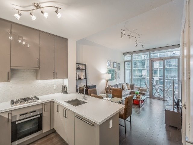 39 Queens Quay E #807