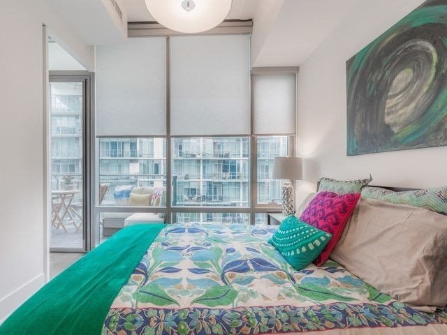 39 Queens Quay E #807