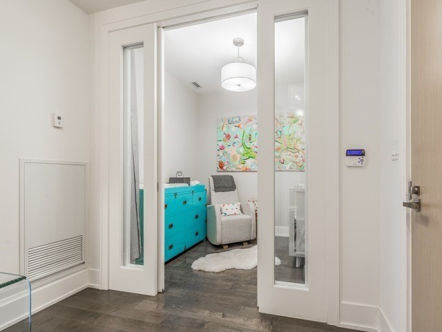 39 Queens Quay E #807