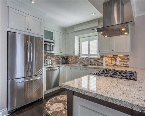 37 Collinson Blvd