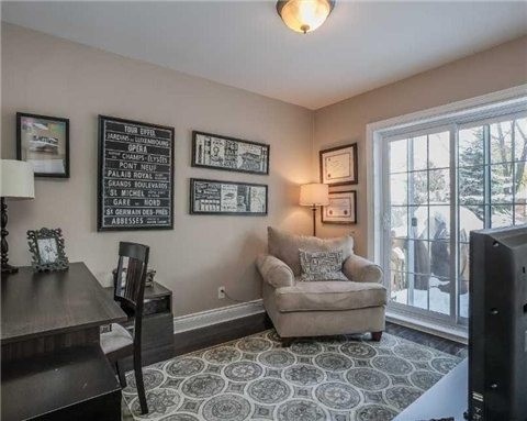 37 Collinson Blvd