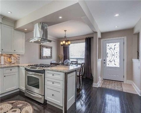 37 Collinson Blvd