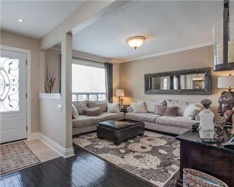 37 Collinson Blvd