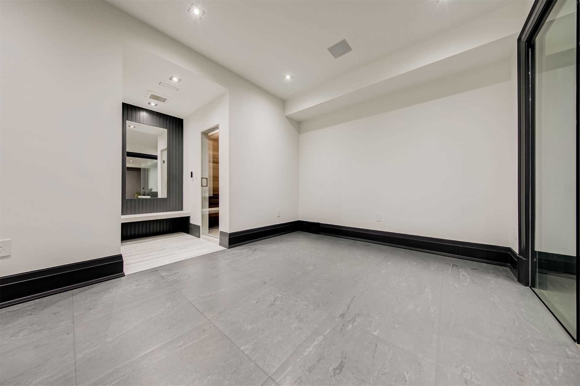 211 Glencairn Ave
