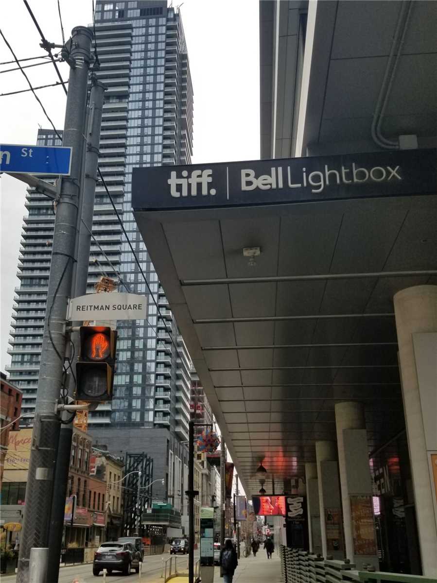 125 Blue Jays Way #5301